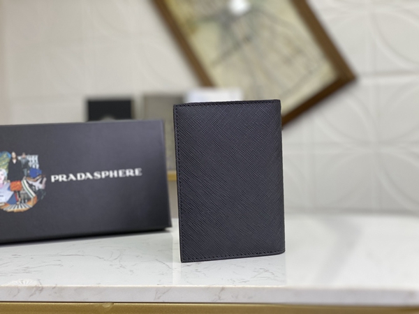 プラダ財布コピー背面デザイン